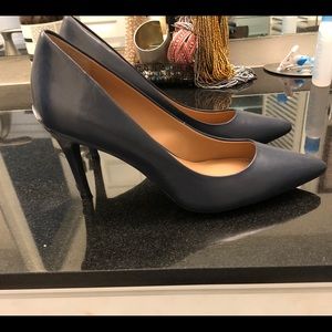 Navy Pumps